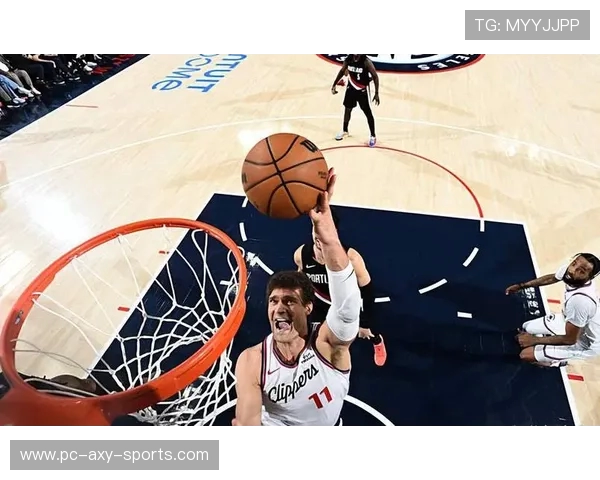 布鲁克洛佩斯:从NBA巨星到篮球战术的领航者 布鲁克洛佩斯:从NBA巨星到篮球战术的领航者